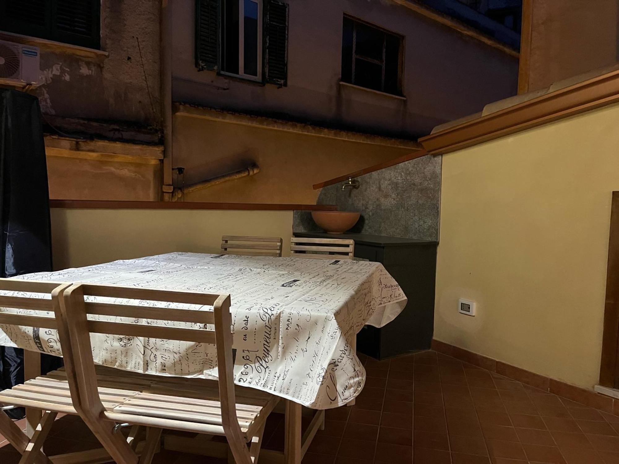 Maquedino Holiday Home & Terrace - Cozy Central Loft Palermo Esterno foto