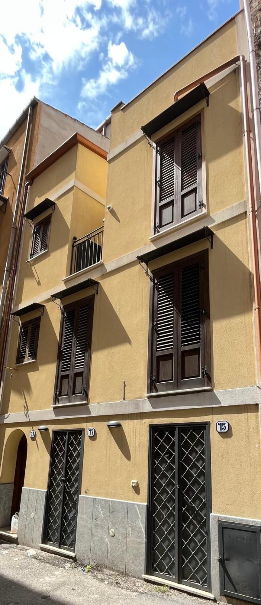 Maquedino Holiday Home & Terrace - Cozy Central Loft Palermo Esterno foto